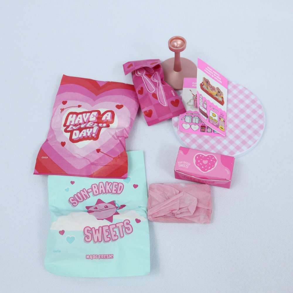MGA Miniverse Make It Mini Valentine's Day Series 2 Heart Donuts New Opened